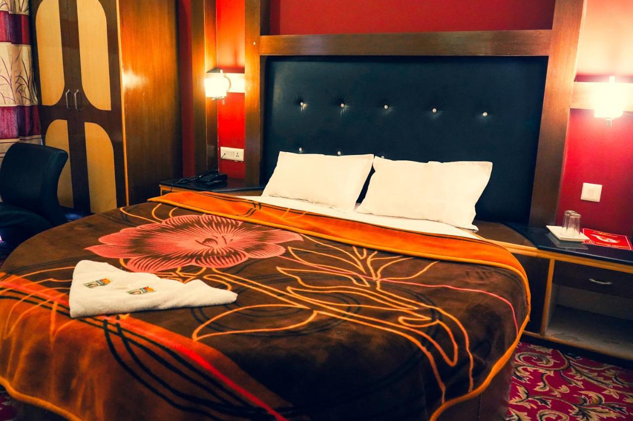 Hotel Akash Regency Manāli Extérieur photo