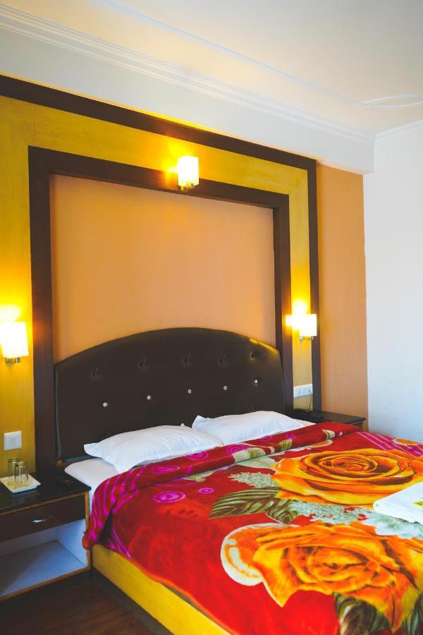 Hotel Akash Regency Manāli Extérieur photo