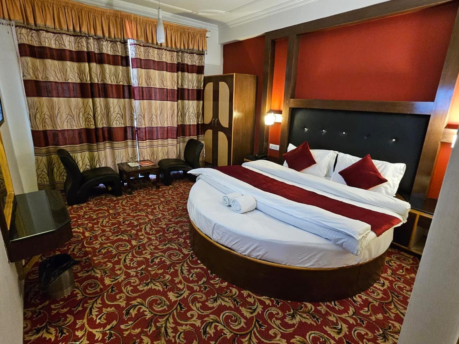 Hotel Akash Regency Manāli Extérieur photo